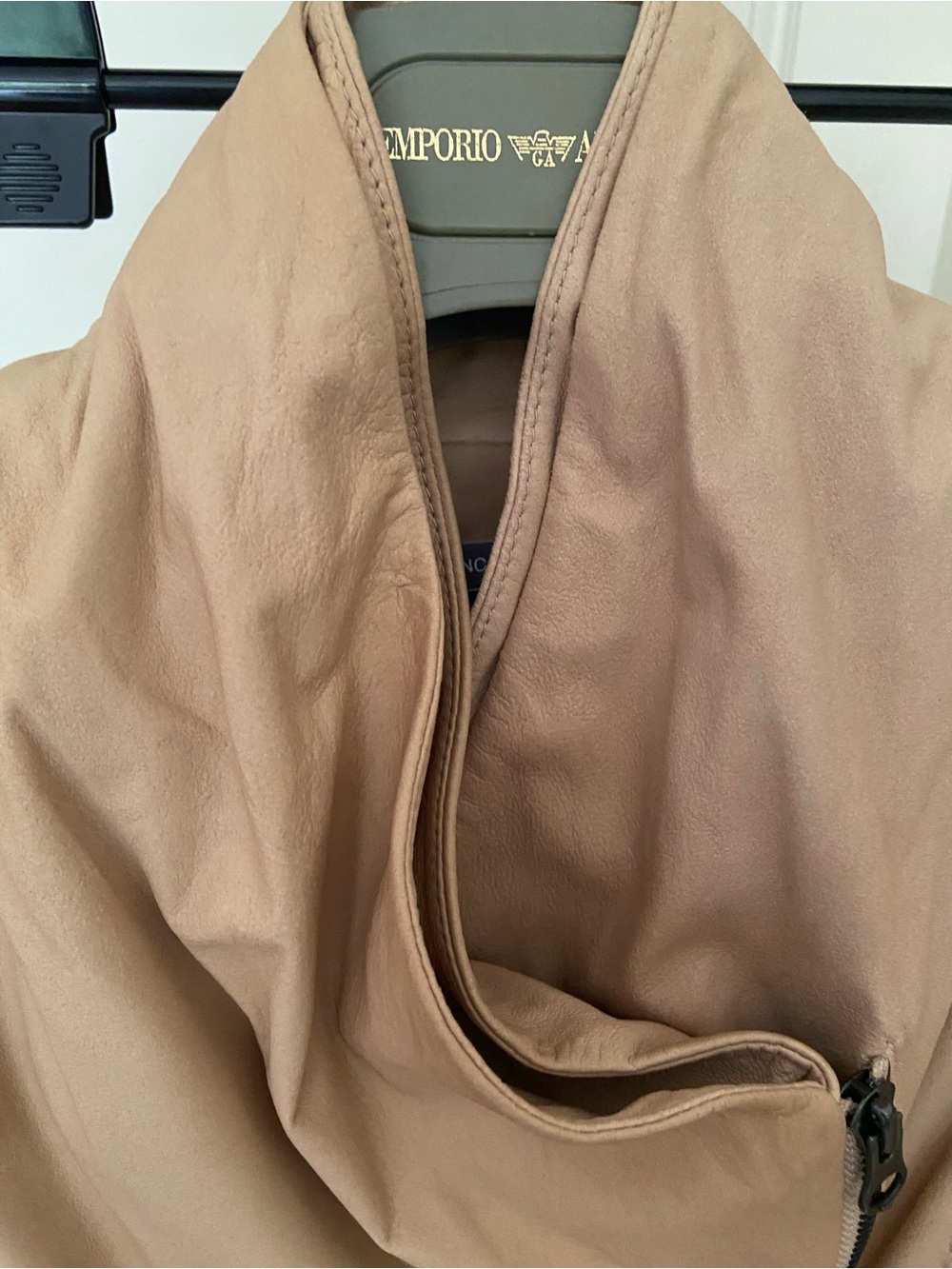 EUC Vince Beige Light Tan Leather Jacket size M, Clean condition